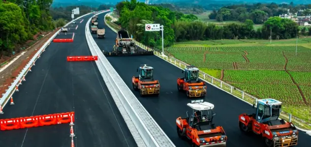 Extraordinary heavy traffic road